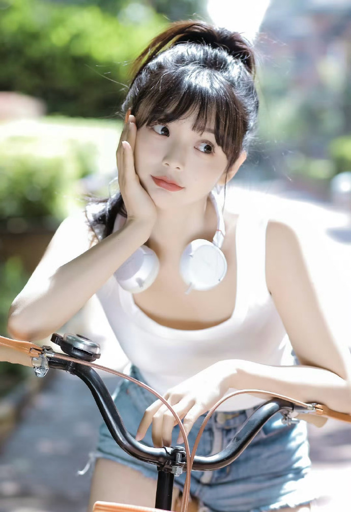 网红韩安冉前男友就殴打事件回应：多事之秋，隐私不宜透露